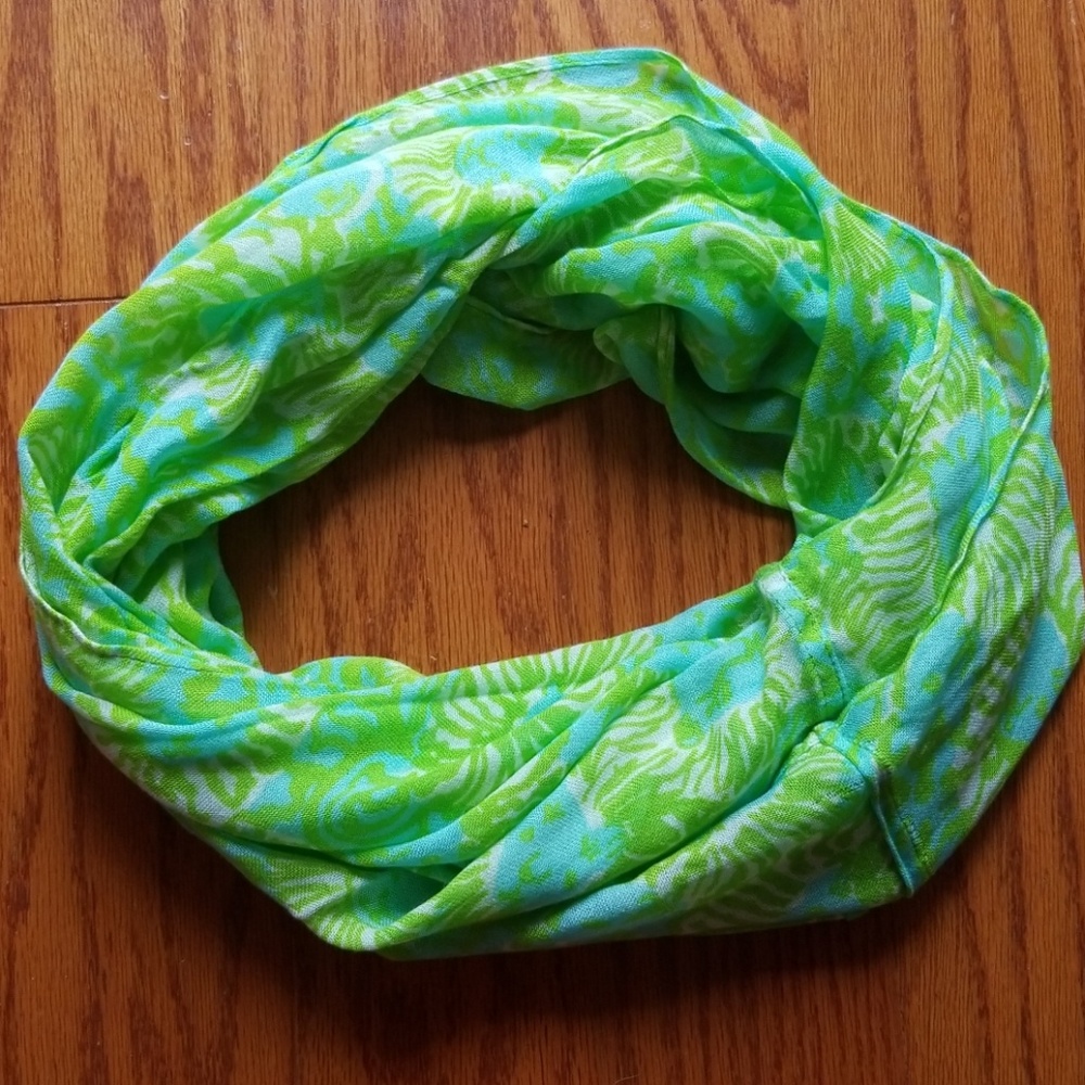 Lilly Pulitzer infinity scarf in Sunny Side